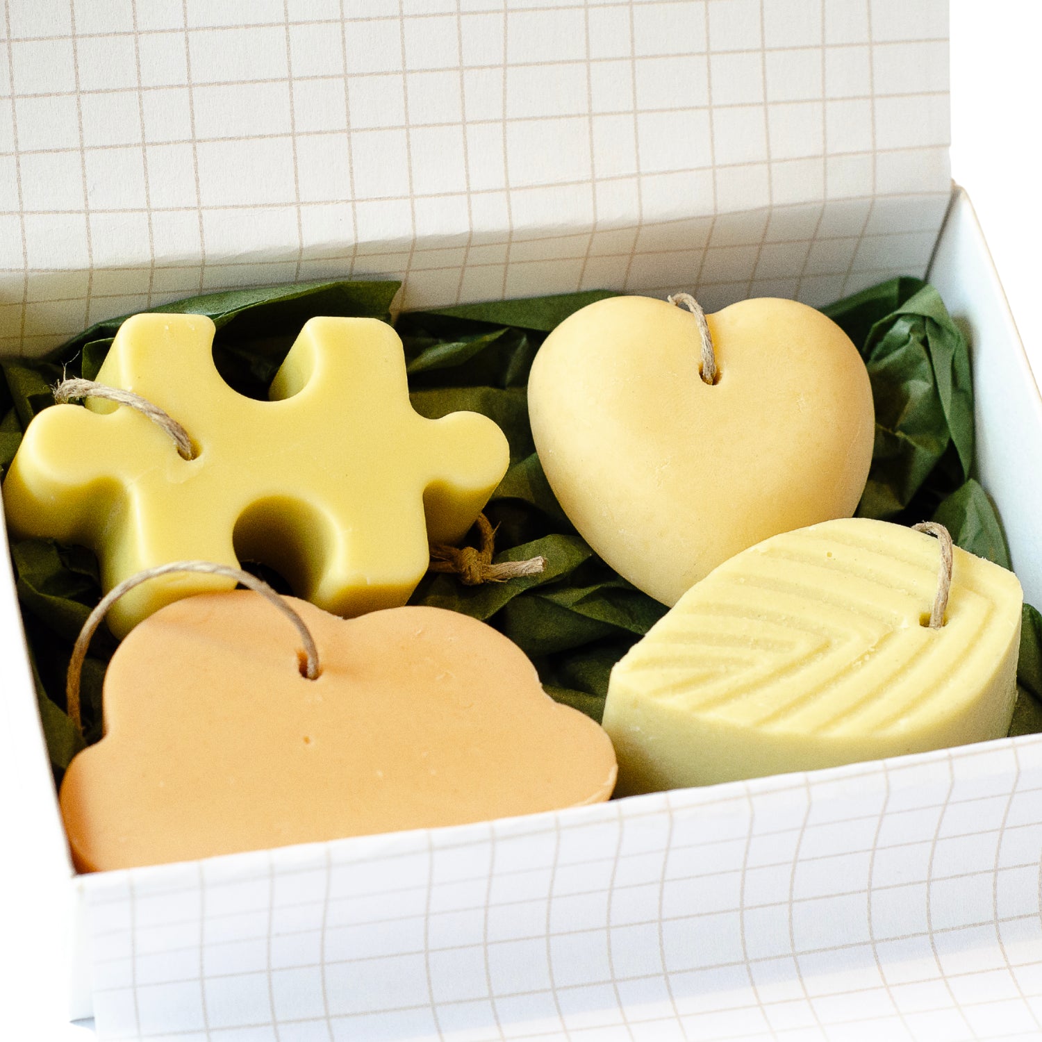 Coffret "Joyeuses fêtes" – 4 mini savons à suspendre