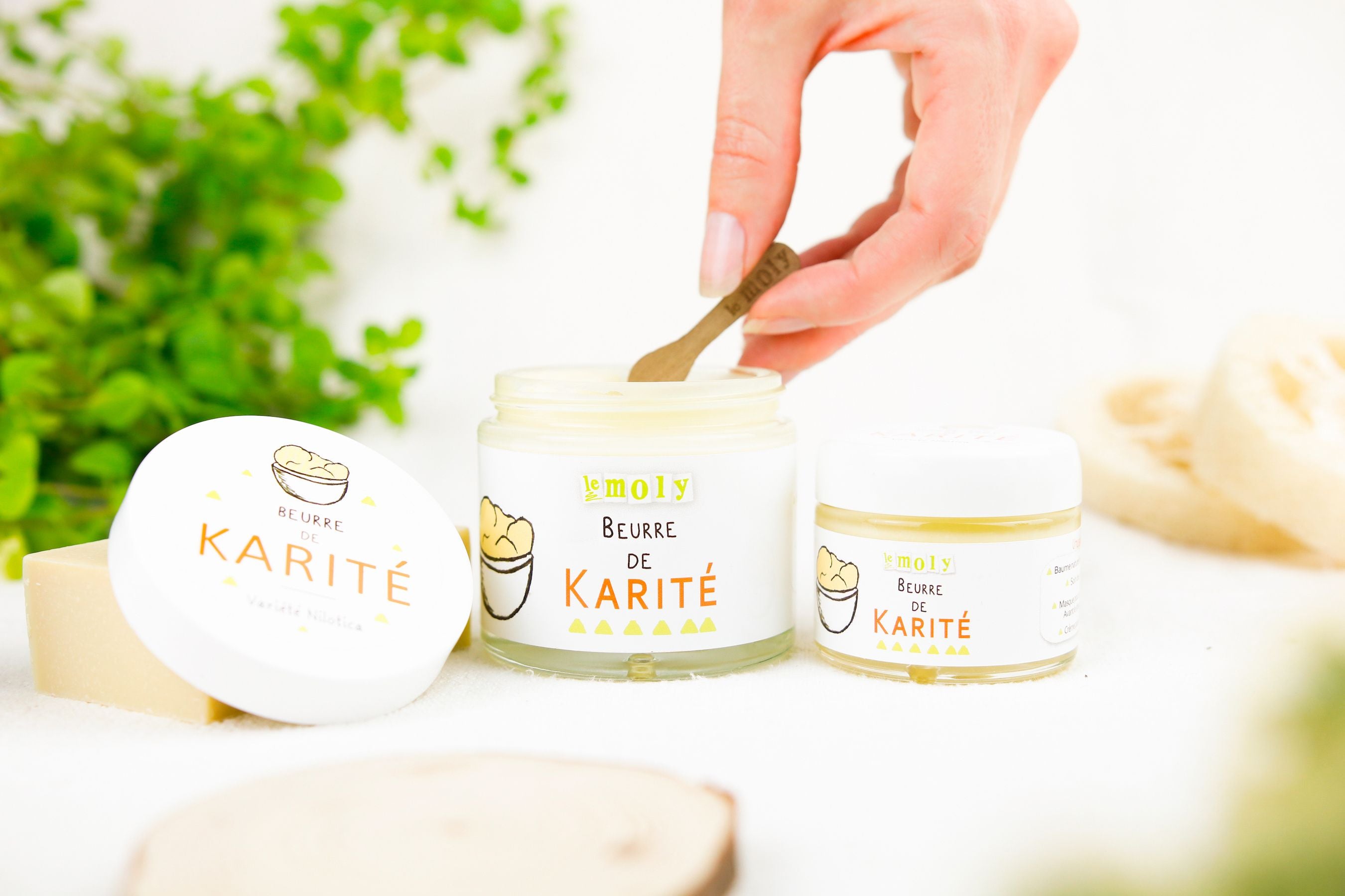 Beurre de karité Nilotica certifié bio et équitable. 1 seul ingrédient naturel pour prendre soin de la peau et des cheveux de toute la famille