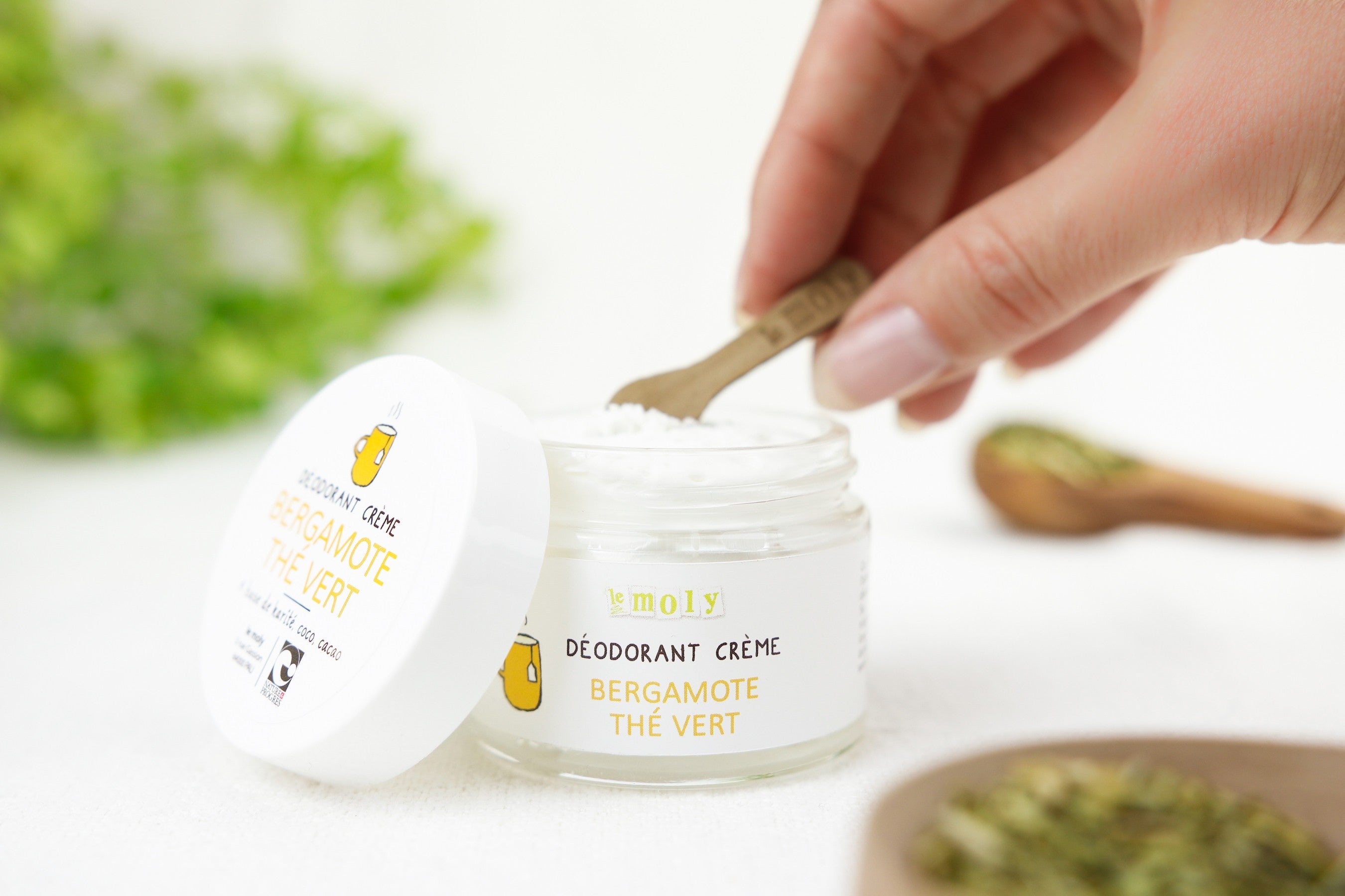 Déodorant crème bio Bergamote Thé vert à la texture chantilly, Naturel, vegan et sans bicarbonate de soude, ce déodorant est efficace et doux pour la peau