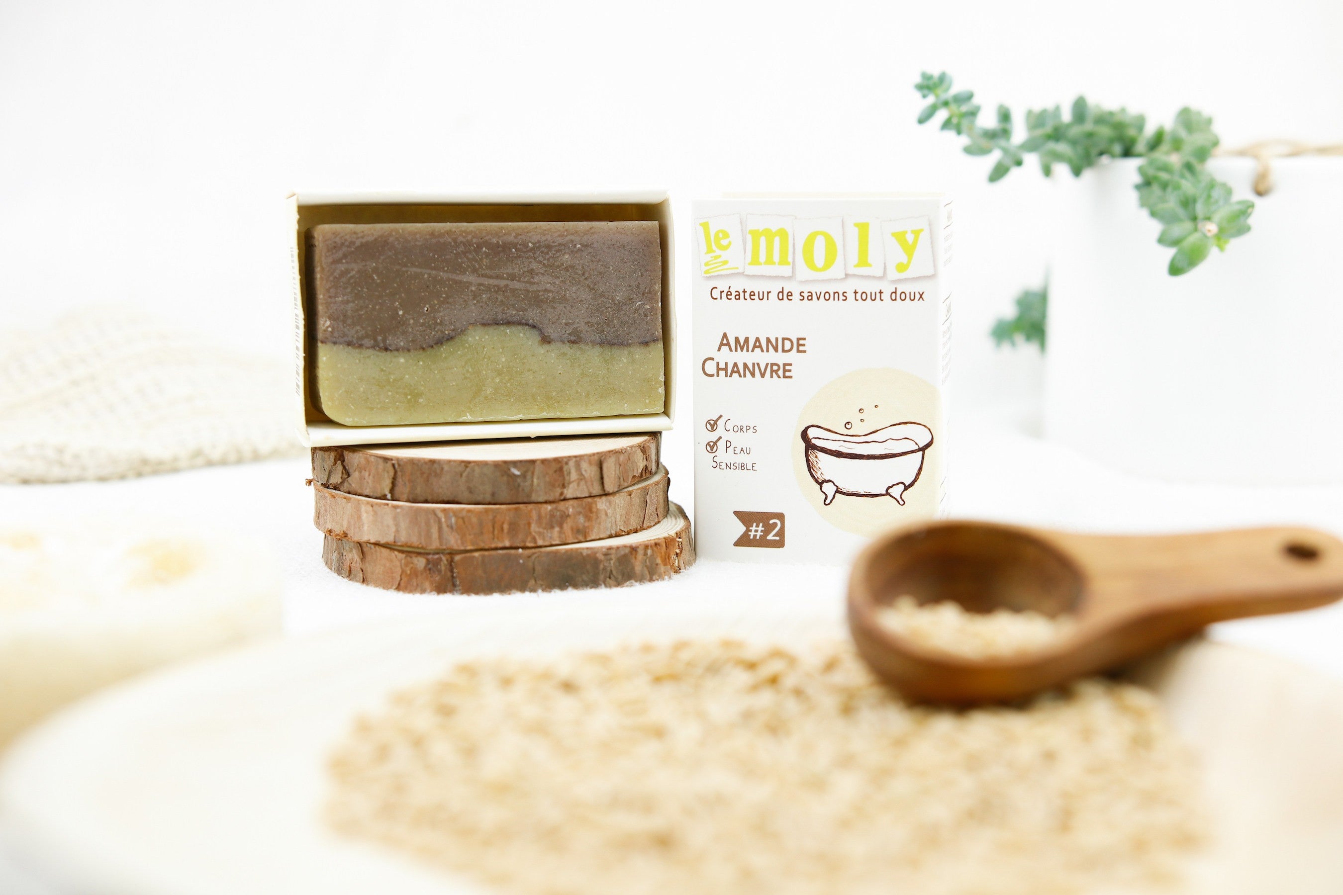 Savon à froid, surgras Amande Chanvre pour les peaux sensibles. Sans huile de palme